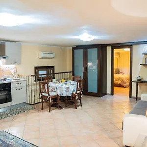 Domus Ugo Apartamento